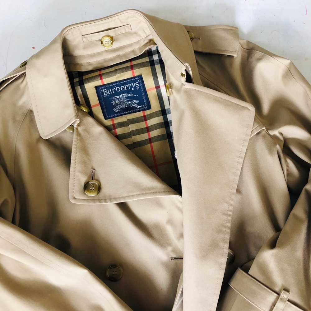 Burberry Beige Trench Coat with Classic Check Lining - Picture 3 of 12